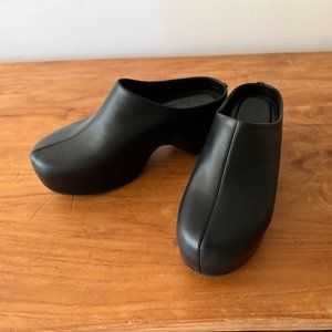 GIVENCHY LOGO EMBOSSED LEATHER CLOGS IT41 NEVER WORN